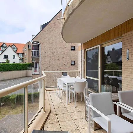 Near Zeedijk Beach, Cleaning Included Appartement