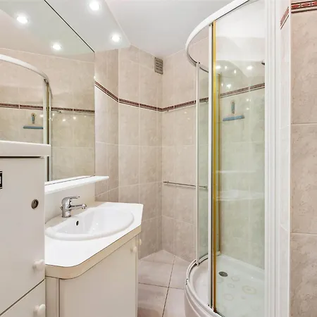 Near Zeedijk Beach, Cleaning Included Appartement Koksijde