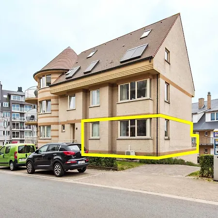 Near Zeedijk Beach, Cleaning Included Appartement Koksijde