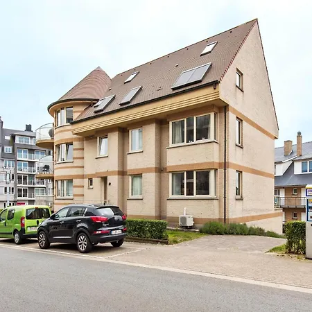 Near Zeedijk Beach, Cleaning Included Appartement