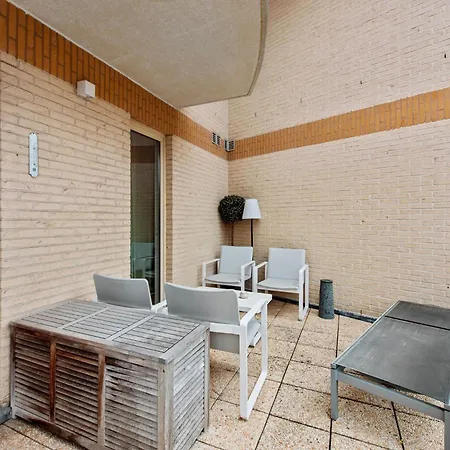 Near Zeedijk Beach, Cleaning Included Appartement