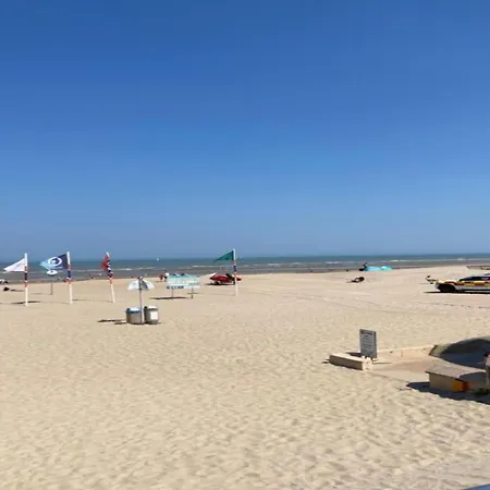 Near Zeedijk Beach, Cleaning Included *