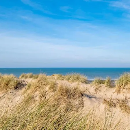 Near Zeedijk Beach, Cleaning Included Appartement Koksijde