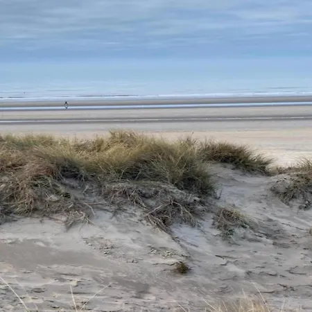 Appartement Near Zeedijk Beach, Cleaning Included