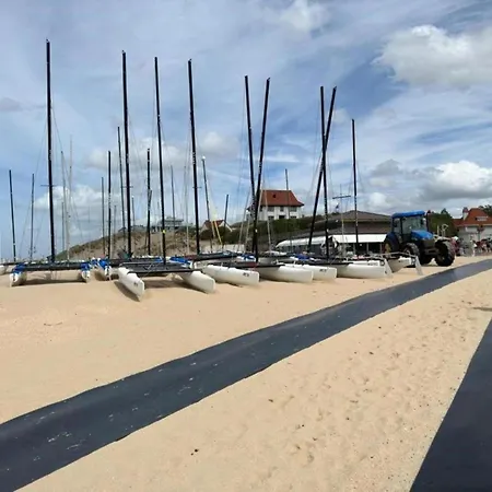 Near Zeedijk Beach, Cleaning Included Appartement Koksijde